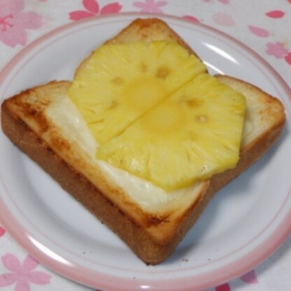 tonton22さんハイサイ♪
芯まで食べられる台湾産パインの半月切りで作りました。
パインの甘さとチーズの旨味でとても美味しかったです♪
ご馳走様でした。